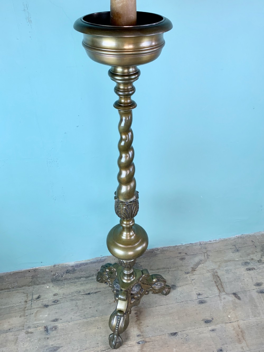 Italian brass ecclesiastical church floor lamp in 17th century style View III