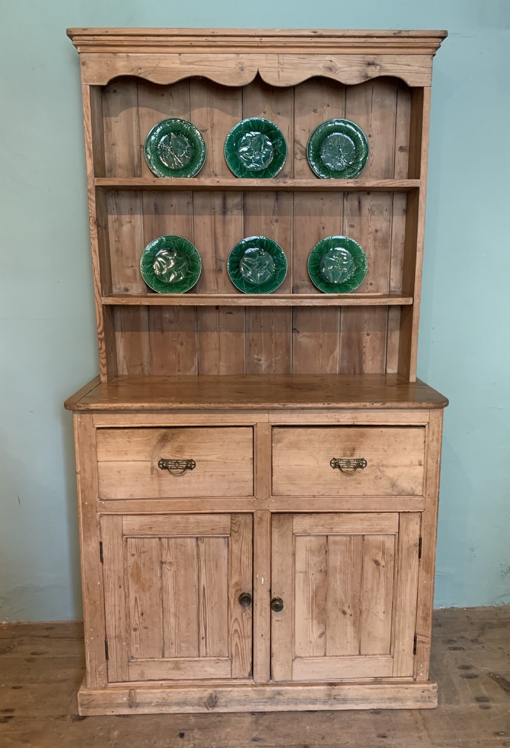 Victorian pine kitchen dresser of small proportions