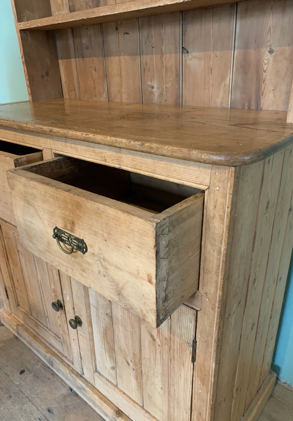 Victorian pine kitchen dresser of small proportions View VII