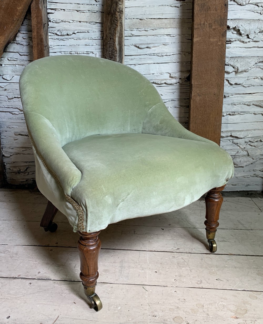 Good quality Victorian tub back occasional chair with rosewood legs View IV