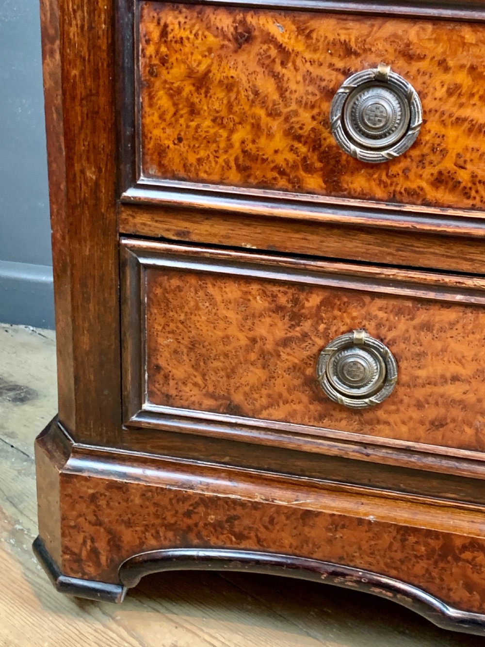 Continental burr walnut chest of drawers of small proportions View IV