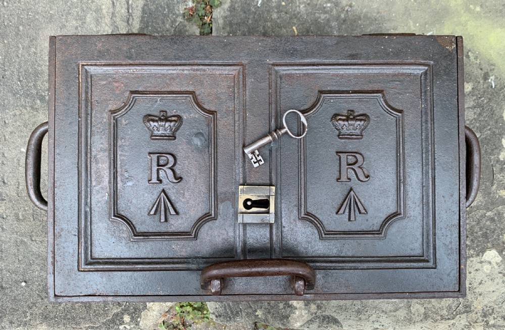 Georgian cast iron military paymaster / revenue safe chest View II
