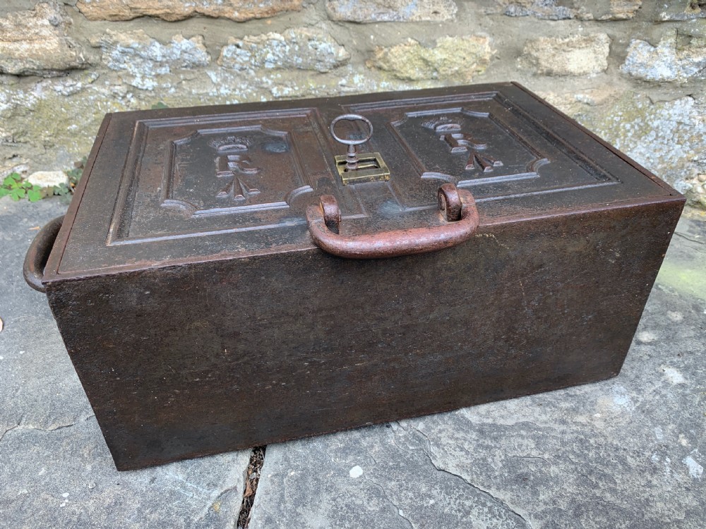 Georgian cast iron military paymaster / revenue safe chest View V