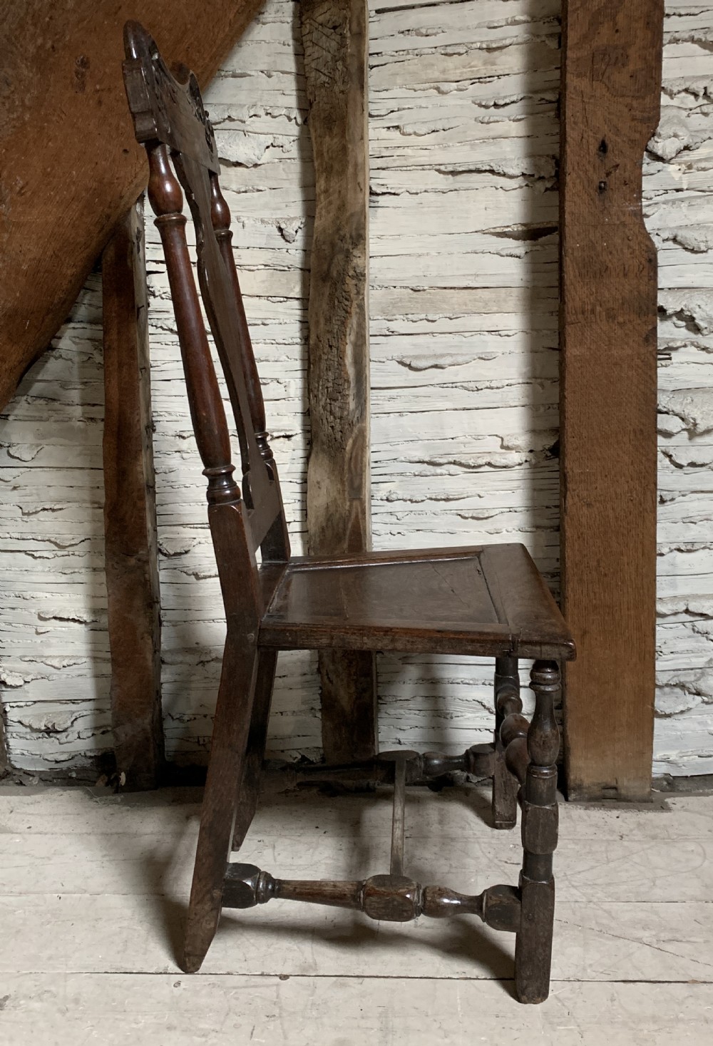 Early 18th century oak backstool chair, purportedly of Welsh origin View IV