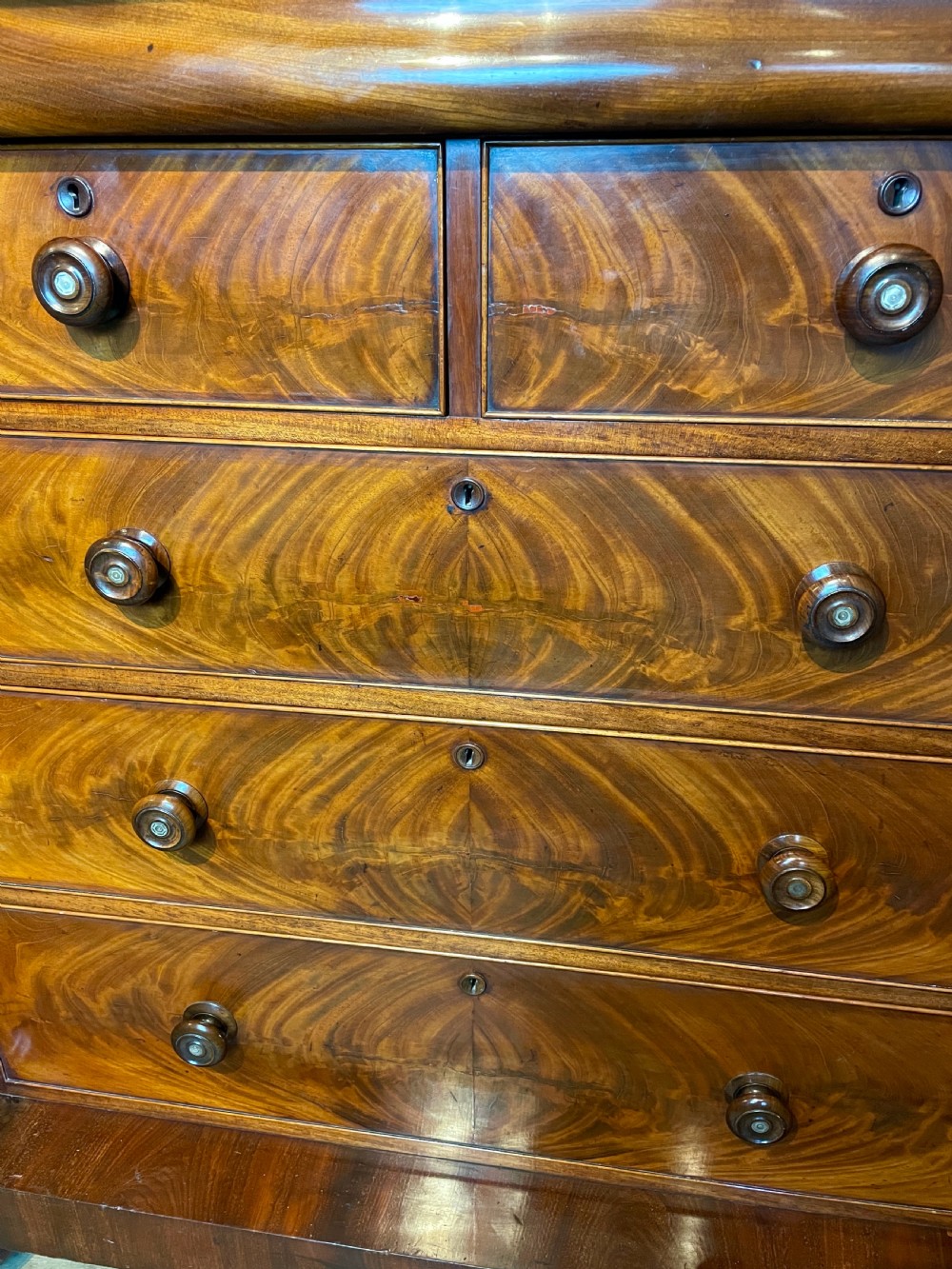 Victorian mahogany chest of drawers of column corners View VIII