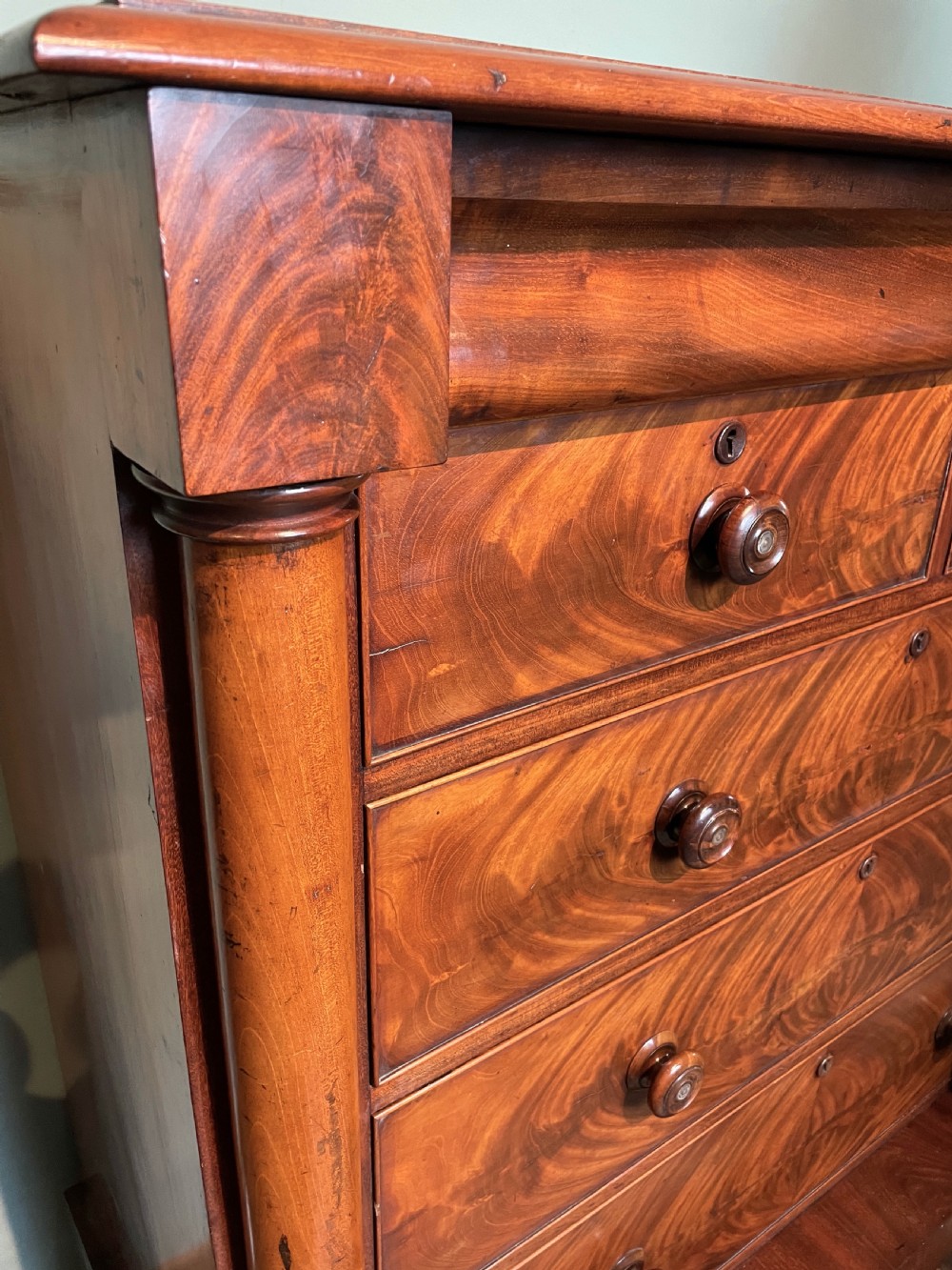 Victorian mahogany chest of drawers of column corners View IX