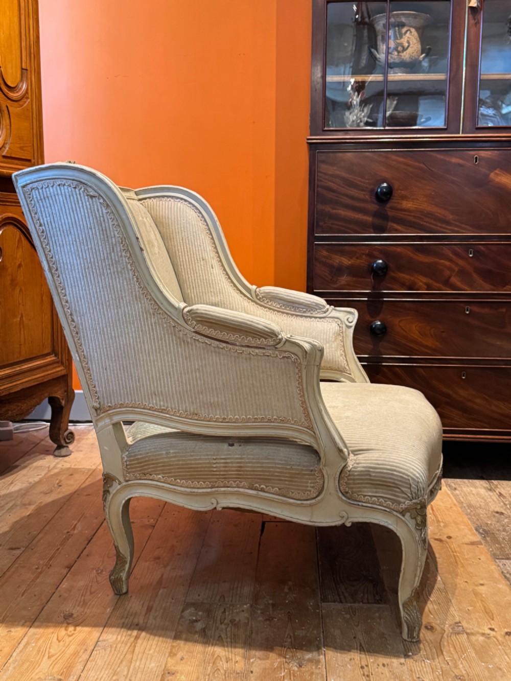 A French Louis XV style duchesse brisee comprising a painted armchair and matching footstool with cabriole legs and neutral upholstery. View IV
