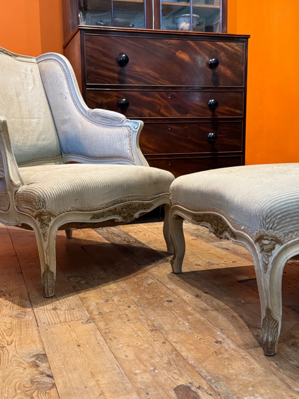 A French Louis XV style duchesse brisee comprising a painted armchair and matching footstool with cabriole legs and neutral upholstery. View VII