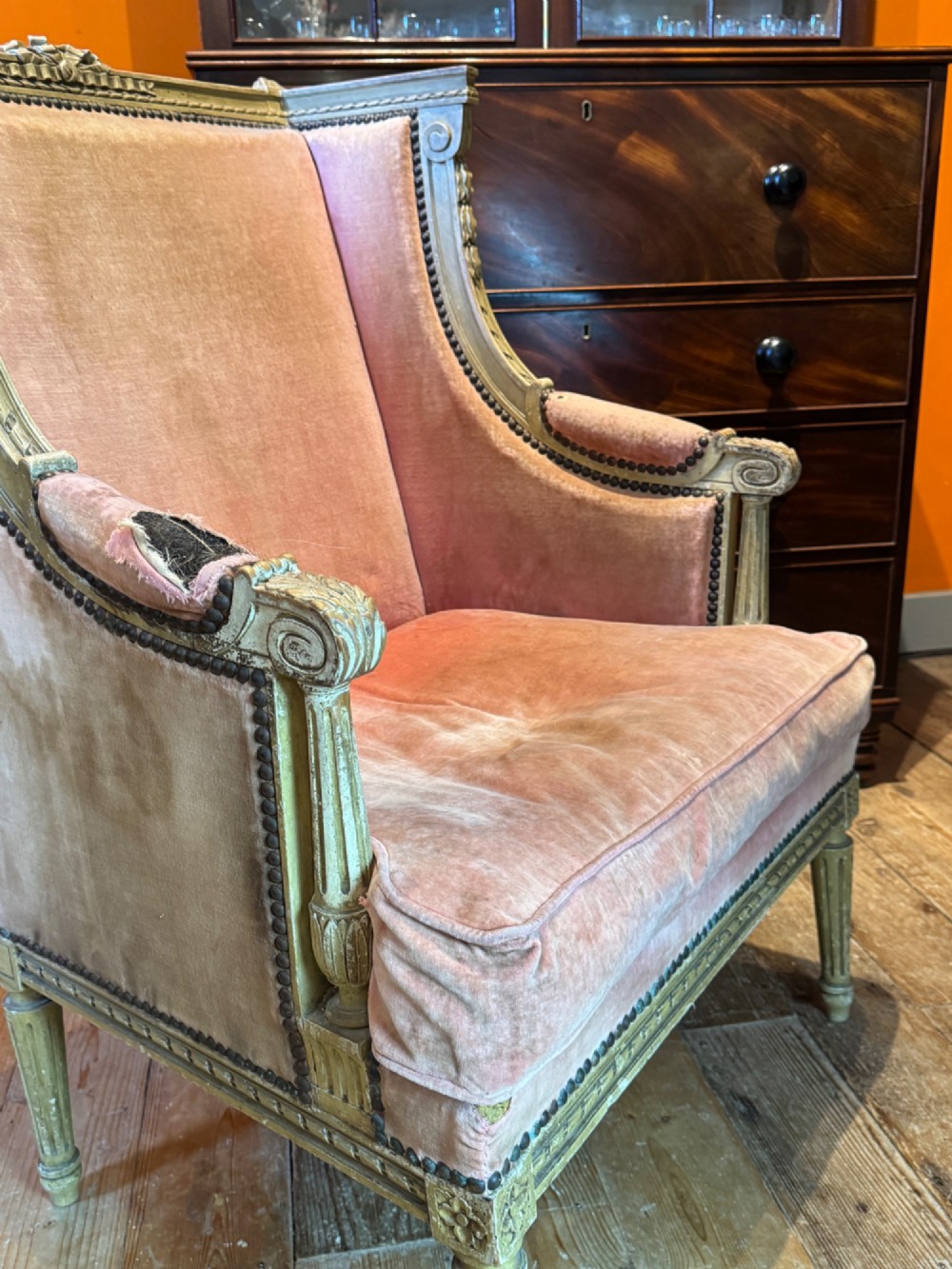 An antique Louis XVI French bergere armchair with a grey painted carved wood frame and dusty pink velvet upholstery. View IV
