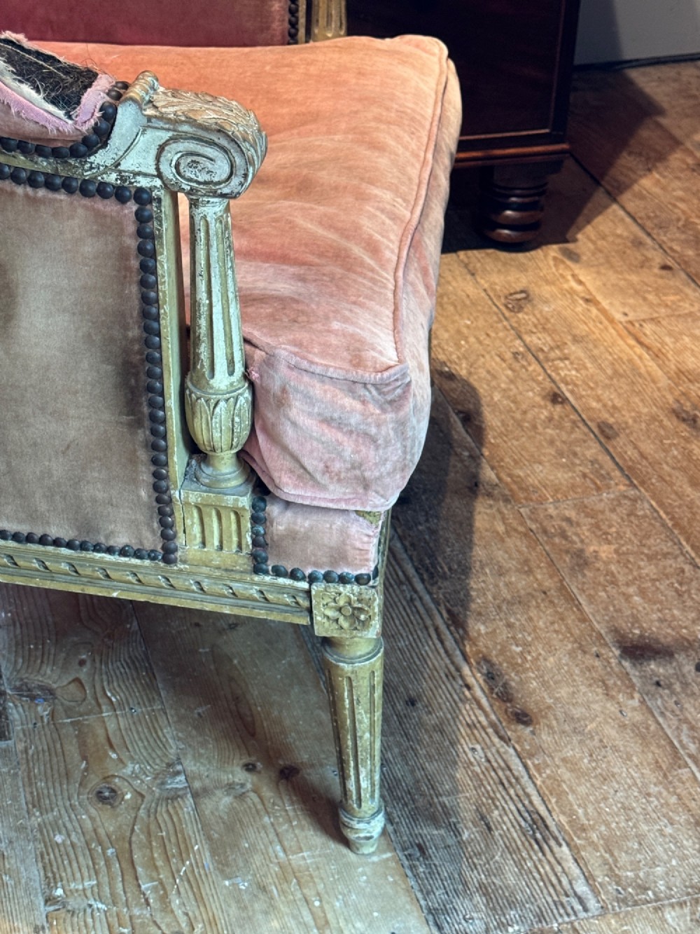 An antique Louis XVI French bergere armchair with a grey painted carved wood frame and dusty pink velvet upholstery. View V