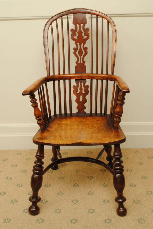 A 19TH CENTURY YEW WOOD WINDSOR ARMCHAIR OF LARGE SCALE - ADDITIONAL PHOTO 2