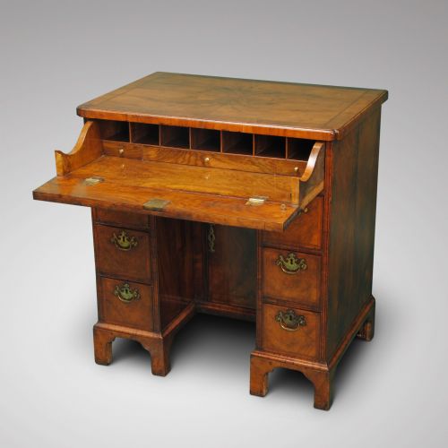 AN EARLY 18TH CENTURY WALNUT SECRETAIRE KNEEHOLE DESK - ADDITIONAL PHOTO 1