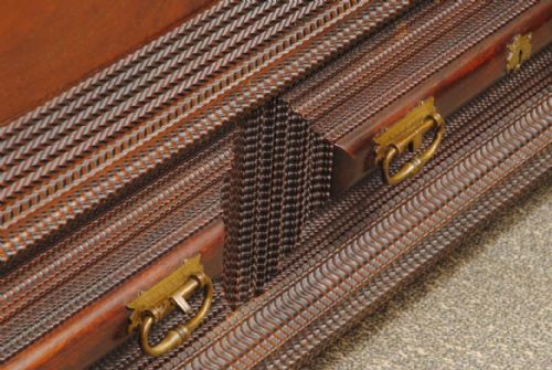 LARGE 19TH CENTURY PORTUGUESE TEAK RIPPLE MOULDED COFFER - ADDITIONAL PHOTO 3