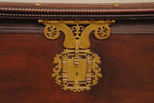 LARGE 19TH CENTURY PORTUGUESE TEAK RIPPLE MOULDED COFFER - ADDITIONAL PHOTO 4