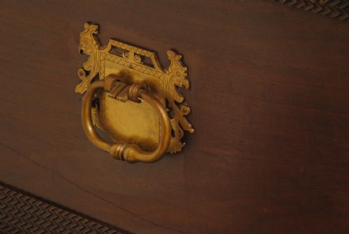 LARGE 19TH CENTURY PORTUGUESE TEAK RIPPLE MOULDED COFFER - ADDITIONAL PHOTO 8