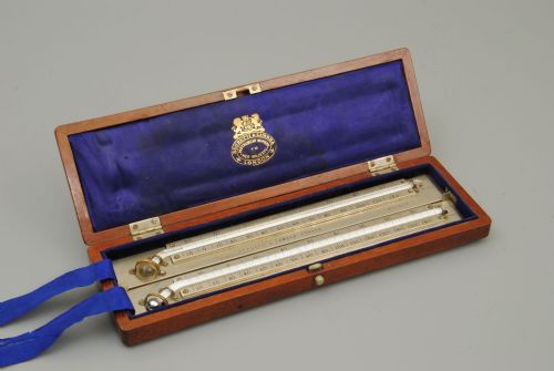 A CASED PAIR OF MAX AND MINIMUM TEMPERATURE THERMOMETERS - ADDITIONAL PHOTO 4