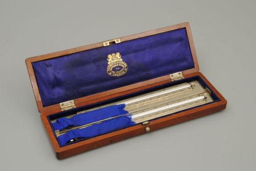 A CASED PAIR OF MAX AND MINIMUM TEMPERATURE THERMOMETERS - ADDITIONAL PHOTO 5