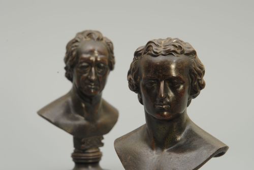 A RARE PAIR OF 19TH CENTURY CAST IRON PORTRAIT BUSTS BY LEONHARD POSCH - ADDITIONAL PHOTO 1