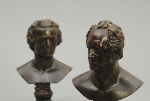 A RARE PAIR OF 19TH CENTURY CAST IRON PORTRAIT BUSTS BY LEONHARD POSCH - ADDITIONAL PHOTO 2