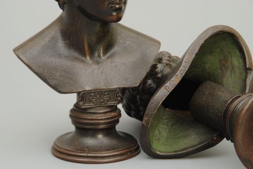 A RARE PAIR OF 19TH CENTURY CAST IRON PORTRAIT BUSTS BY LEONHARD POSCH - ADDITIONAL PHOTO 3