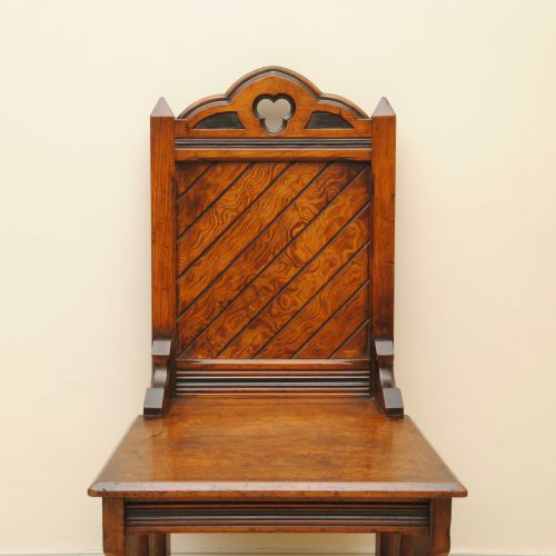 A PAIR OF 19TH CENTURY GOTHIC DESIGN PITCH PINE HALL CHAIRS - ADDITIONAL PHOTO 3
