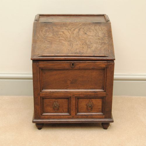 A CHARMING GEORGIAN ELM CHILDS DESK - ADDITIONAL PHOTO 1