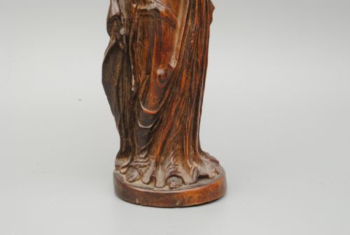AN UNUSUAL 18TH CENTURY HARDWOOD CARVING OF MADONNA AND CHILD - ADDITIONAL PHOTO 4