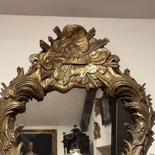 AN UNUSUAL LARGE CARVED GILTWOOD WALL MIRROR - ADDITIONAL PHOTO 2