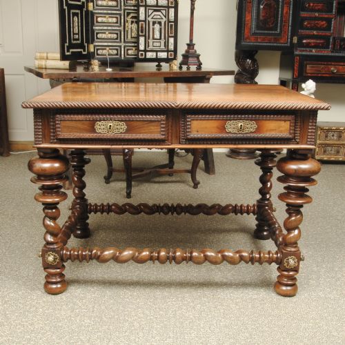 18TH CENTURY PORTUGUESE ROSEWOOD TABLE - ADDITIONAL PHOTO 3