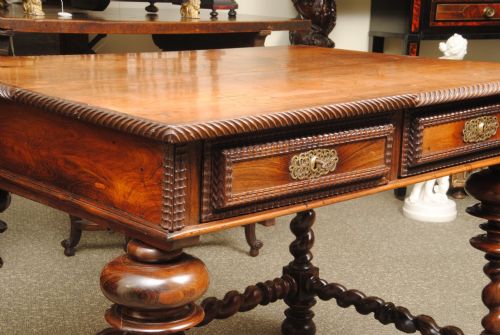 18TH CENTURY PORTUGUESE ROSEWOOD TABLE - ADDITIONAL PHOTO 4