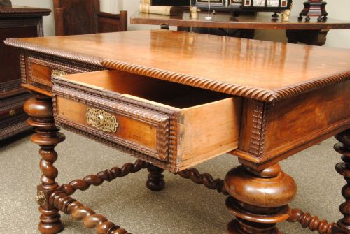 18TH CENTURY PORTUGUESE ROSEWOOD TABLE - ADDITIONAL PHOTO 5