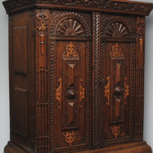 EARLY 18TH CENTURY CONTINENTAL OAK CABINET - ADDITIONAL PHOTO 1
