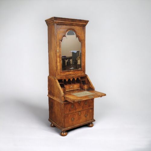 QUEEN ANNE WALNUT BUREAU BOOKCASE OF SMALL SIZE - ADDITIONAL PHOTO 1