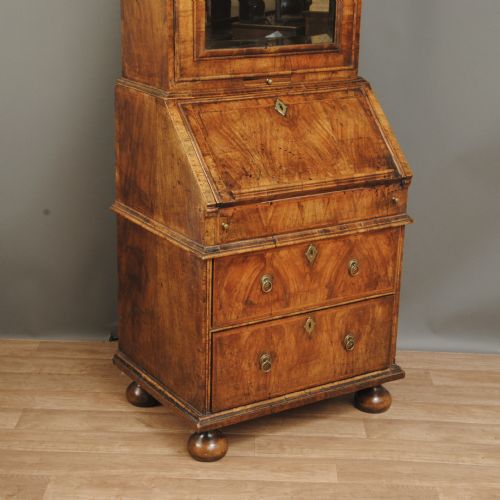 QUEEN ANNE WALNUT BUREAU BOOKCASE OF SMALL SIZE - ADDITIONAL PHOTO 3