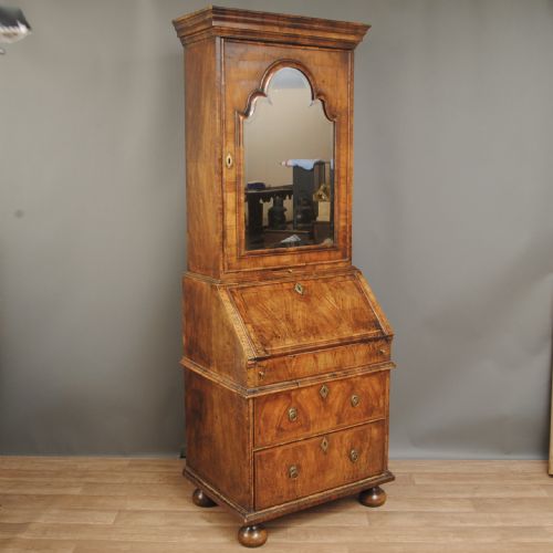 QUEEN ANNE WALNUT BUREAU BOOKCASE OF SMALL SIZE - ADDITIONAL PHOTO 5