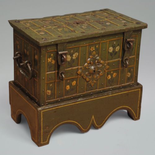 A FINE EXAMPLE OF A 17TH CENTURY PAINTED ARMADA CHEST - ADDITIONAL PHOTO 1