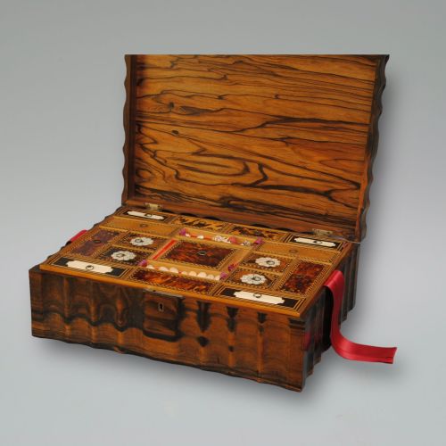 A FINE ANGLO INDIAN COROMANDEL WORKBOX - ADDITIONAL PHOTO 1