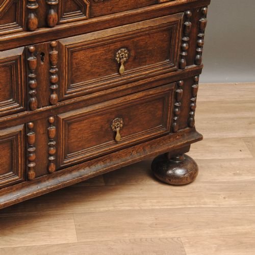 WILLIAM AND MARY OAK GEOMETRIC BLOCK FRONT CHEST - ADDITIONAL PHOTO 4