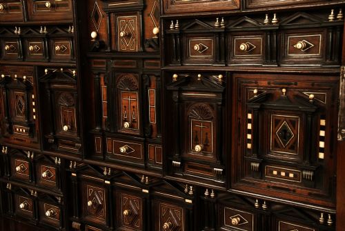 SUPERB 17TH CENTURY SPANISH VERGUENO ON STAND - ADDITIONAL PHOTO 4