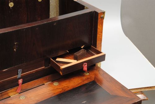 FINE LARGE EXAMPLE OF A KINGWOOD OYSTER VENEER COFFRE FORT - ADDITIONAL PHOTO 6