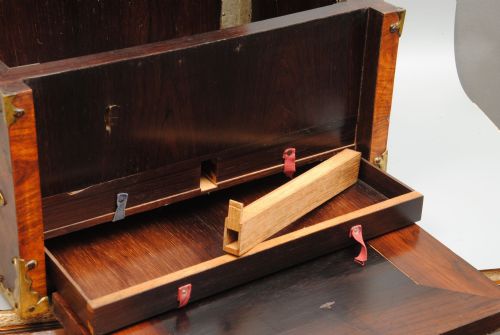 FINE LARGE EXAMPLE OF A KINGWOOD OYSTER VENEER COFFRE FORT - ADDITIONAL PHOTO 7