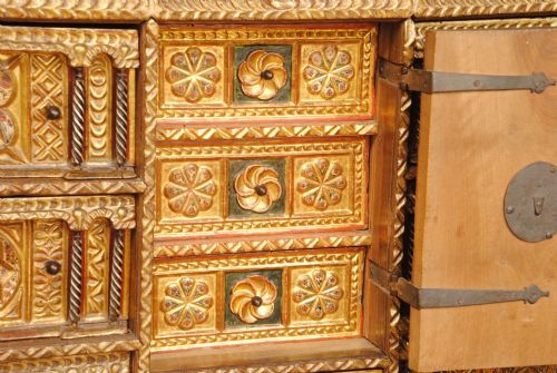 17TH CENTURY PAPILLERO VARGUENO ON STAND - ADDITIONAL PHOTO 3