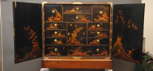 18TH CENTURY LACQUER CABINET ON STAND - ADDITIONAL PHOTO 3