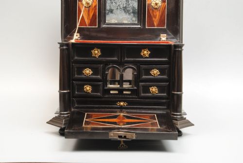 FLEMISH EBONY AND KINGWOOD TABLE CABINET - ADDITIONAL PHOTO 2