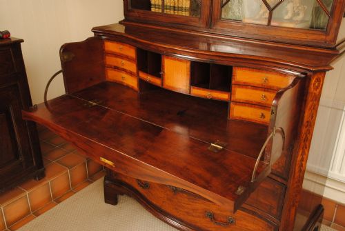 A GEORGE III SERPENTINE SECRETAIRE BOOKCASE - ADDITIONAL PHOTO 3