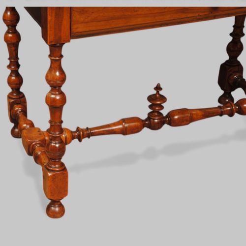 EARLY 18TH CENTURY FRENCH YEW TREE TABLE - ADDITIONAL PHOTO 2