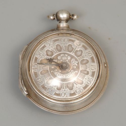 A SMALL EARLY 18TH CENTURY SILVER PAIR CASED POCKET WATCH - ADDITIONAL PHOTO 1