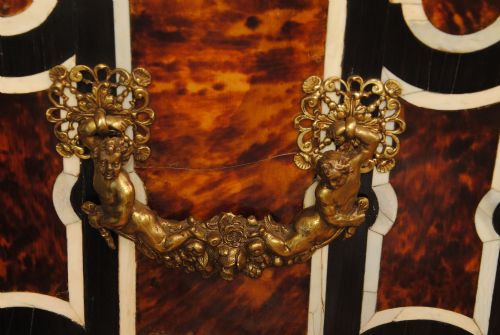 A FABULOUS 17TH CENTURY ITALIAN TABLE CABINET - ADDITIONAL PHOTO 4