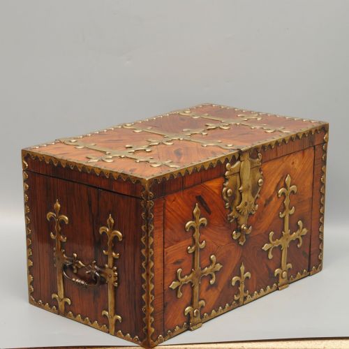 A FINE EXAMPLE OF A KINGWOOD COFFRE FORT - ADDITIONAL PHOTO 3