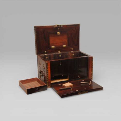 A FINE EXAMPLE OF A KINGWOOD COFFRE FORT - ADDITIONAL PHOTO 4